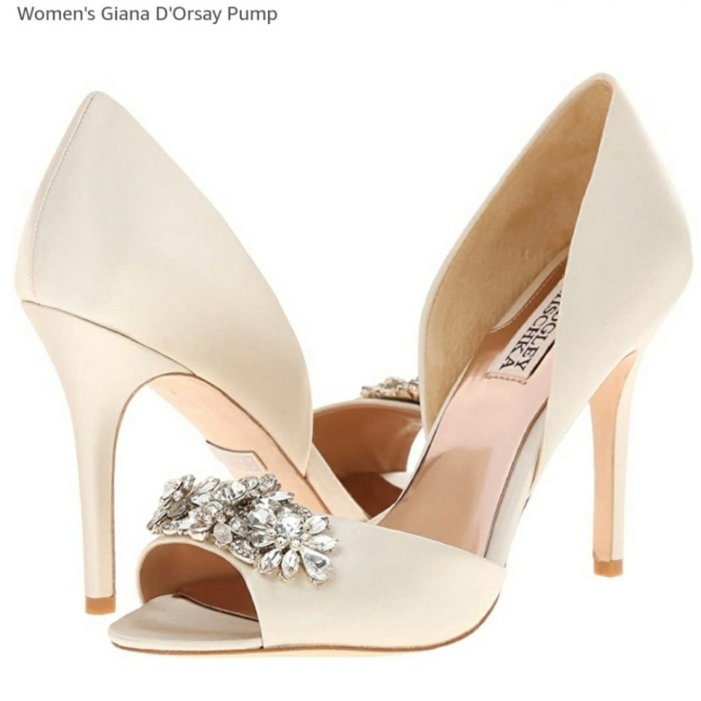 🆕️ Badgley Mischka Giana D’Orsay Pump in Ivory Let your gorgeous style shine